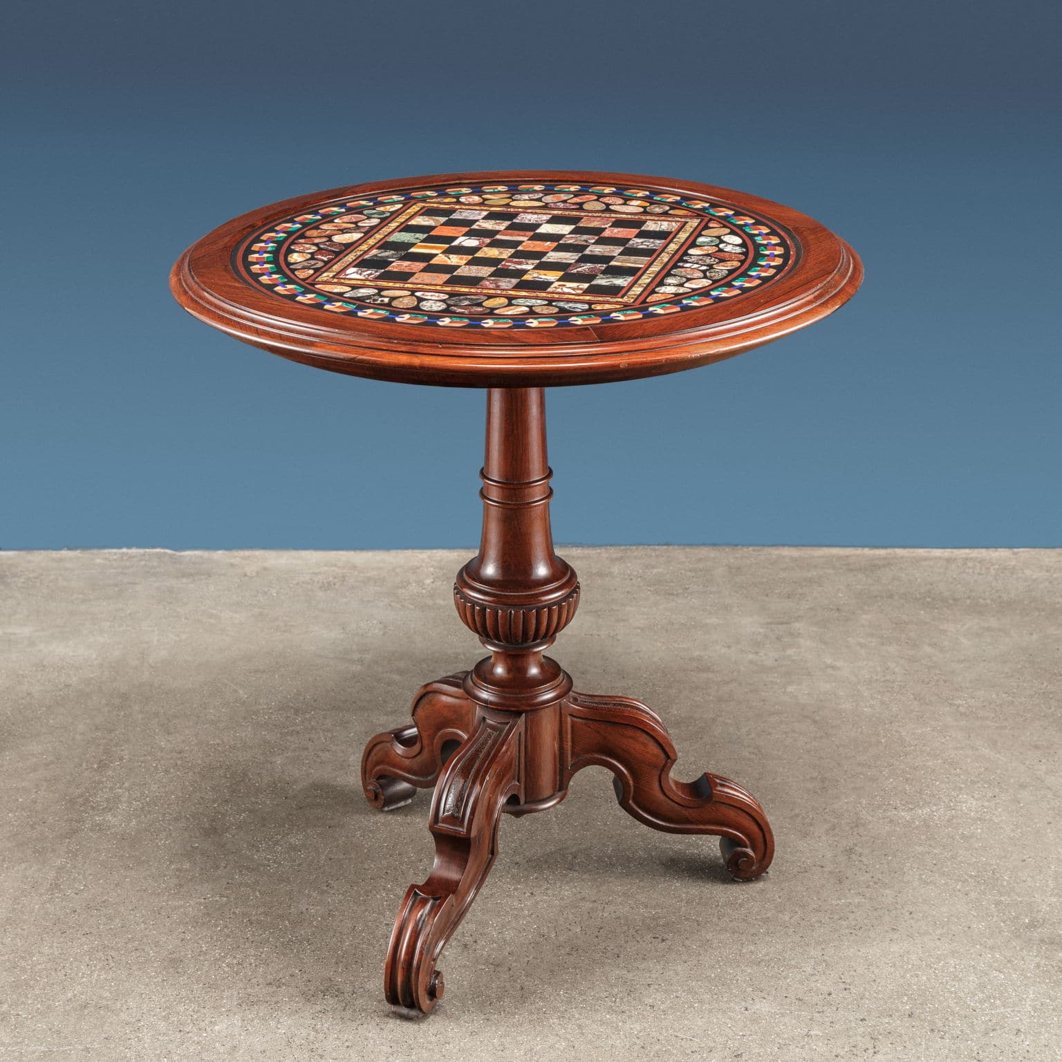 Table in semiprecious stone
