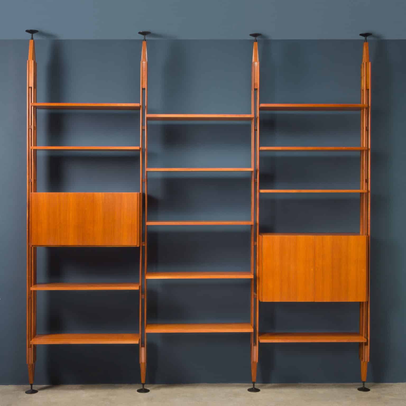 Franco Albini LB7 bookcase for Poggi