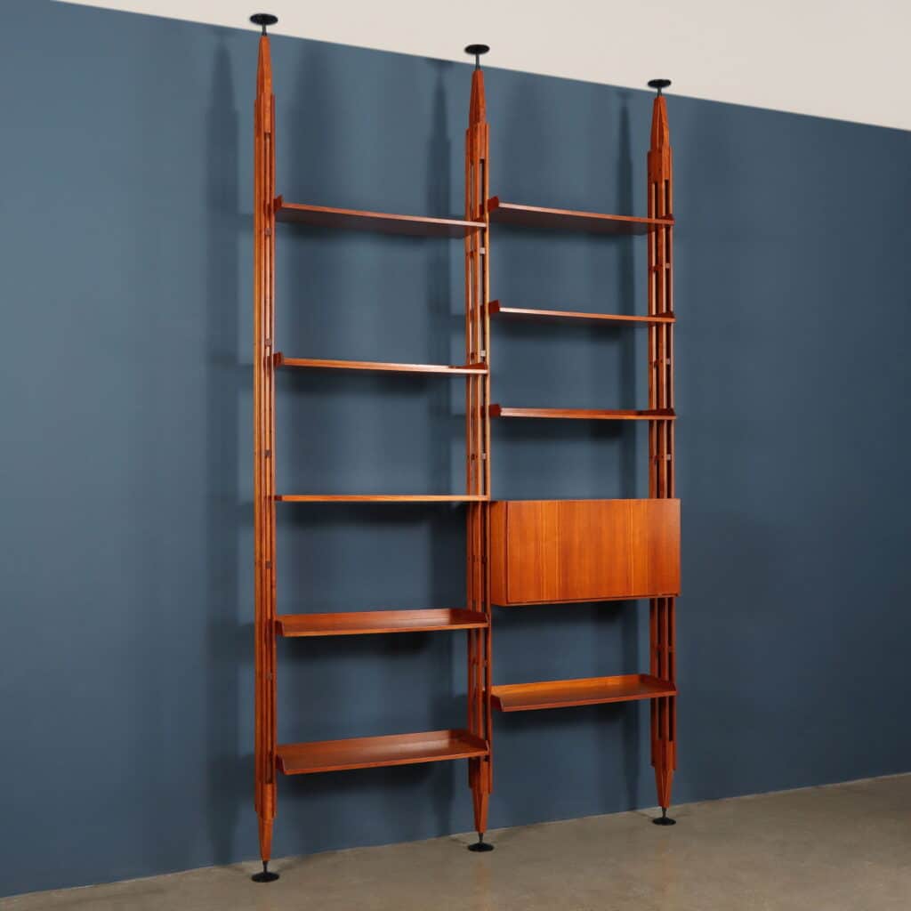 Iconic 'LB7' Bookcase by Franco Albini for Poggi Pavia