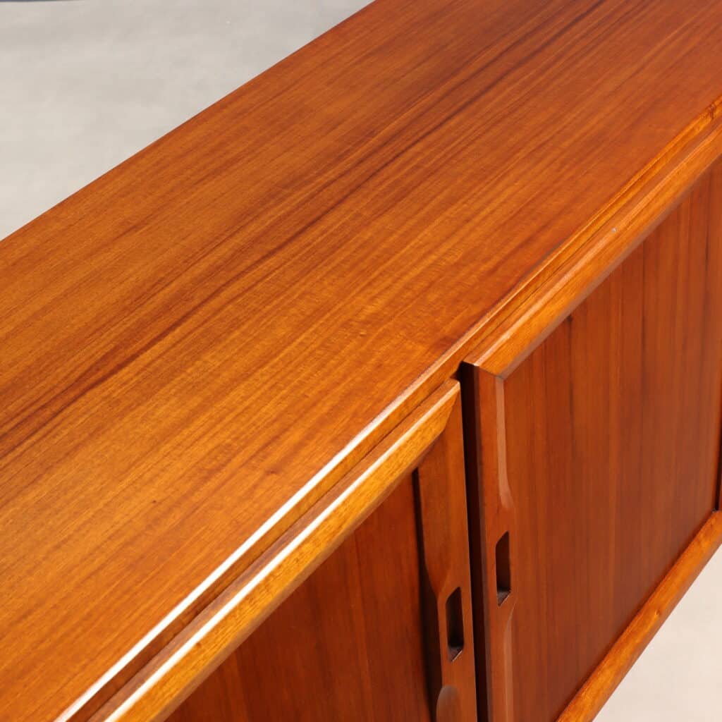 Details of teak wood Cabinet model 'MB 15' by Franco Albini