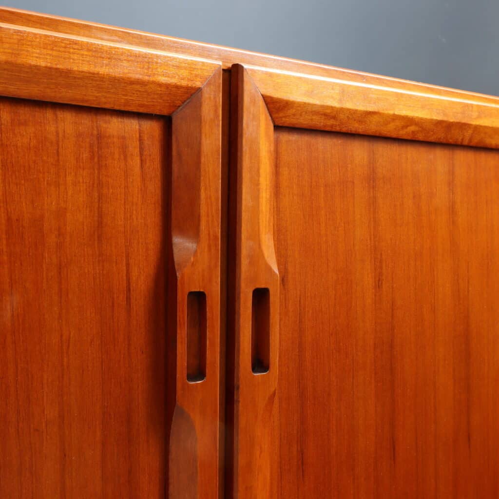 Details of Cabinet model 'MB 15' by Franco Albini