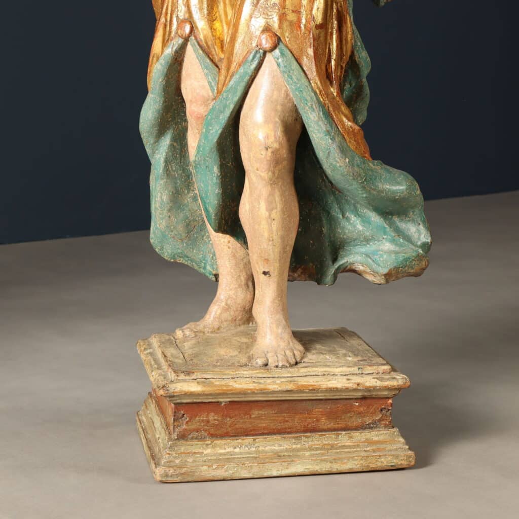 Coppia di figure con cornucopia Legno di tiglio intagliato dipinto e dorato