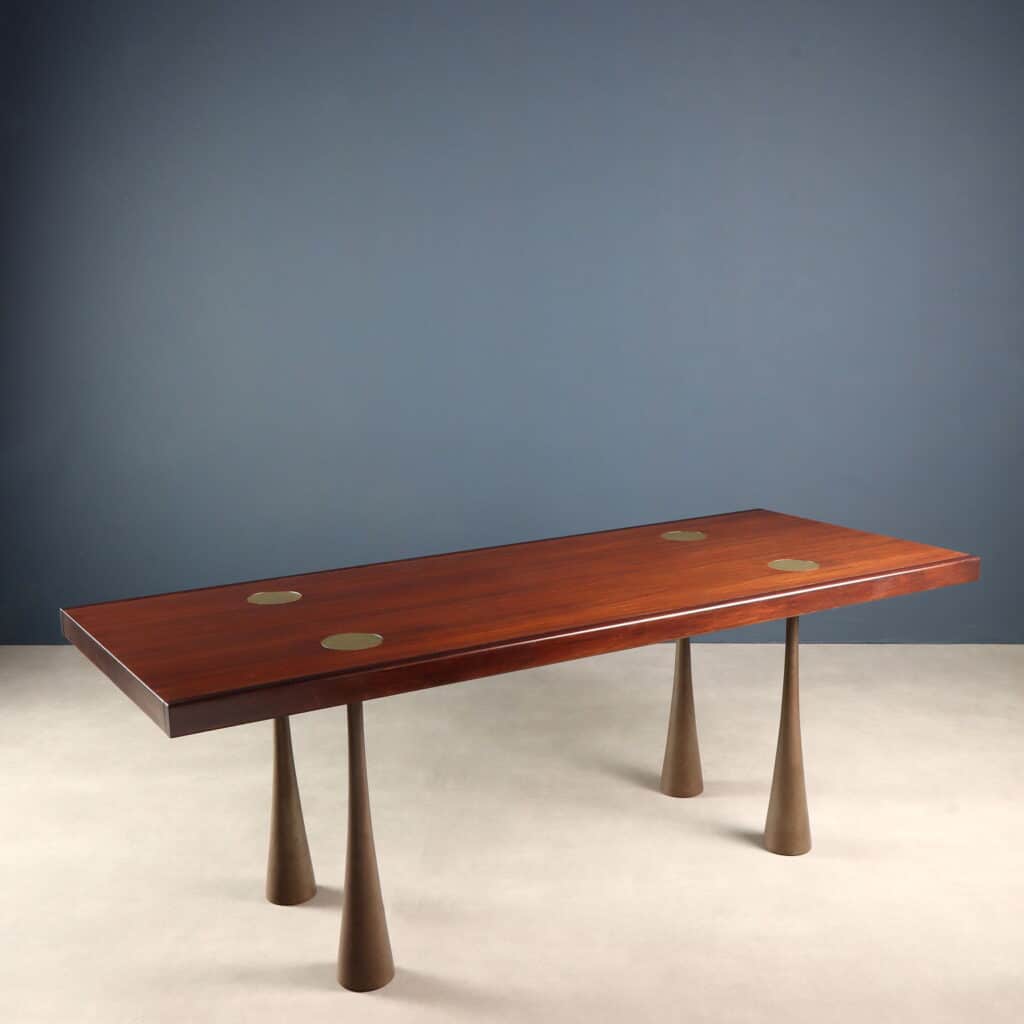 Impressive 1970s dining table designed by Angelo Mangiarotti for La Sorgente Mobili Cantù