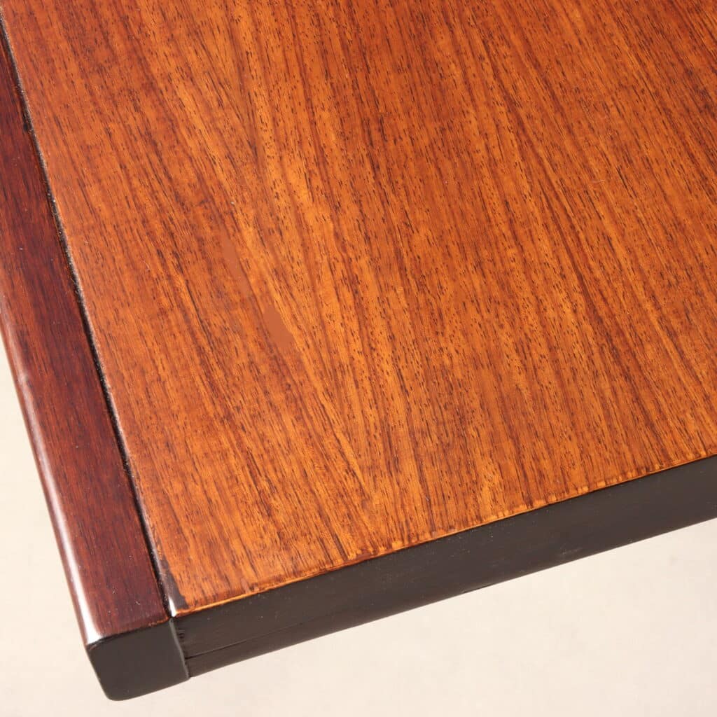 Mangiarotti Table top Close Up