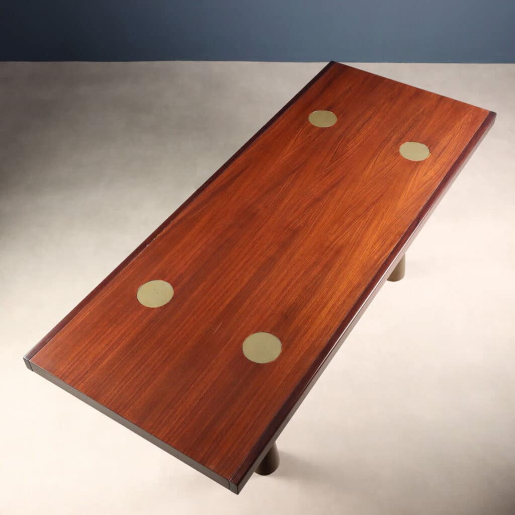 Details of table top of dining table designed by Angelo Mangiarotti