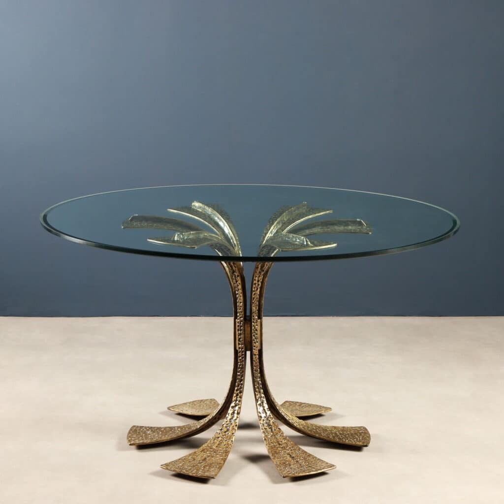 Dinner Table model 'Giuan' by Luciano Frigerio